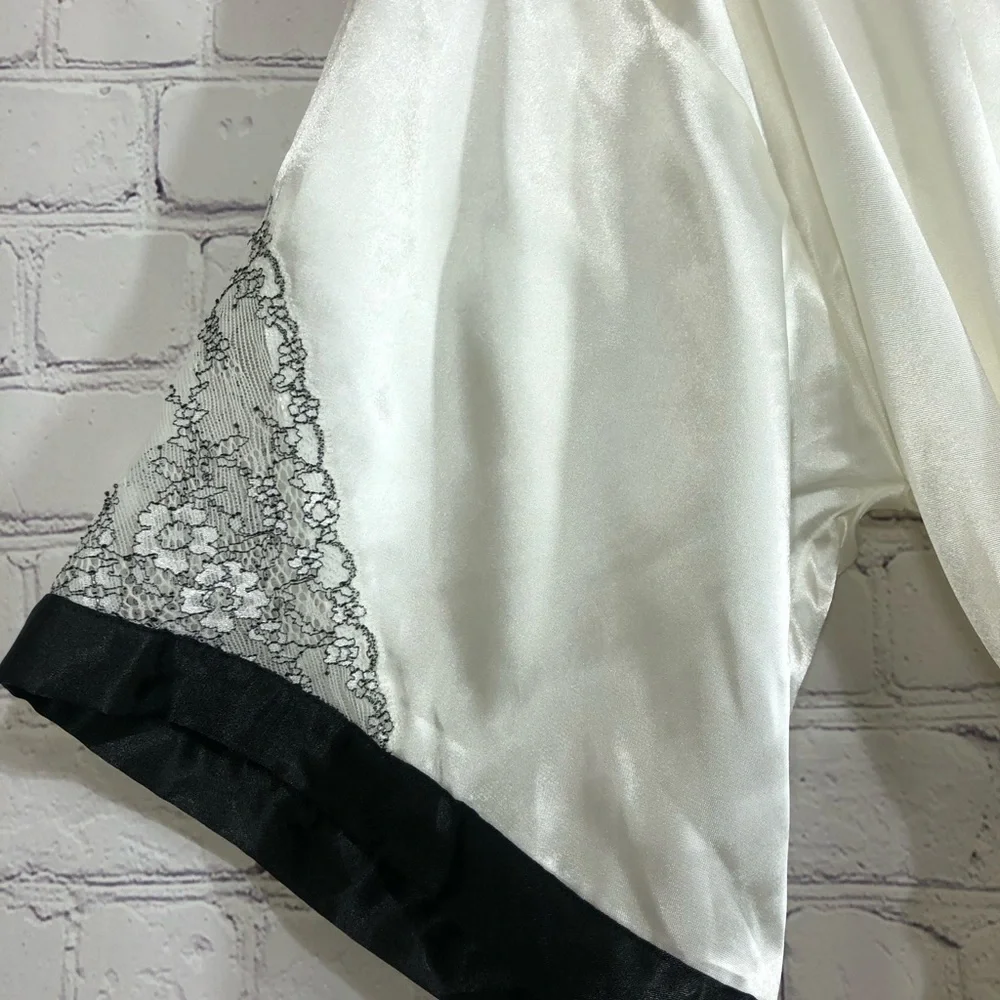 Morgan Taylor robe